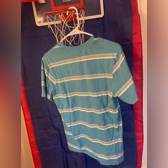 Modern striped Volcom t-shirt great condition - Picture 2 of 3